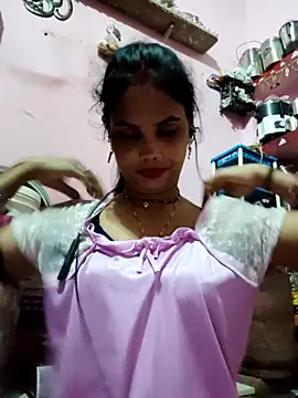 Snapshot of Cut_ragni chatting on October 17, 2025, 5:15 pm Cut ragni online show from October 17, 2025, 5:15 pm