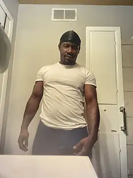 Snapshot of Moneyman5ive chatting on June 29, 2026, 5:02 pm Moneyman5ive online show from June 29, 2026, 5:02 pm