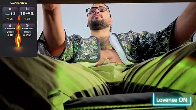 Snapshot of Ernesto-Rodriguez82 chatting on October 4, 2025, 3:32 pm Ernesto-Rodriguez82 online show from October 4, 2025, 3:32 pm