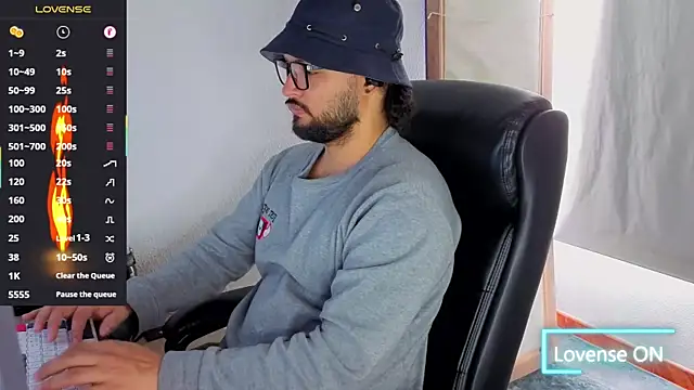 Snapshot of Ernesto-Rodriguez82 chatting on October 8, 2025, 3:31 pm Ernesto-Rodriguez82 online show from October 8, 2025, 3:31 pm