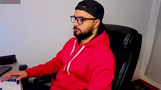 Snapshot of Ernesto-Rodriguez82 chatting on October 18, 2025, 5:21 am Ernesto-Rodriguez82 online show from October 18, 2025, 5:21 am