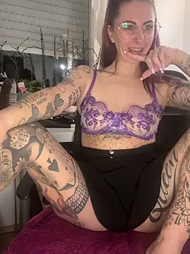 Dirty Mel online show from November 5, 2025, 9:15 pm