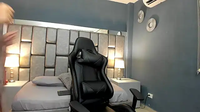 Cata Joness online show from October 17, 2025, 4:04 am