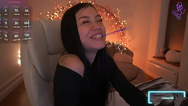 Snapshot of FataleNellie chatting on June 4, 2026, 9:21 pm FataleNellie online show from June 4, 2026, 9:21 pm