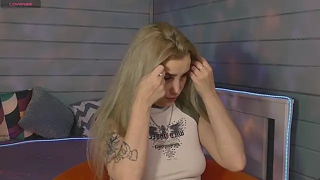 Crystal Jull online show from October 6, 2025, 3:09 pm