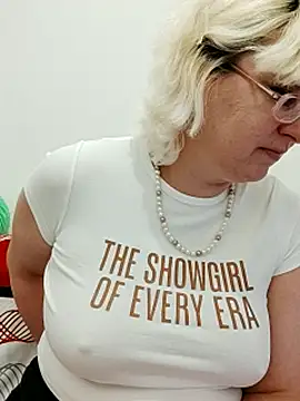 VikaKing online show from November 5, 2025, 9:48 pm