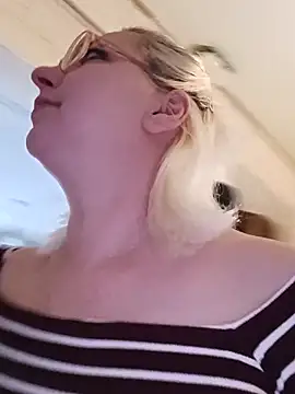 VikaKing online show from February 12, 2026, 1:17 pm