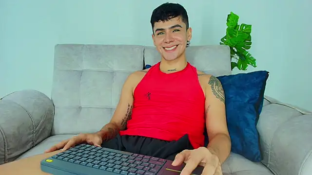 CamiiGuzmanX online show from October 11, 2025, 11:36 pm