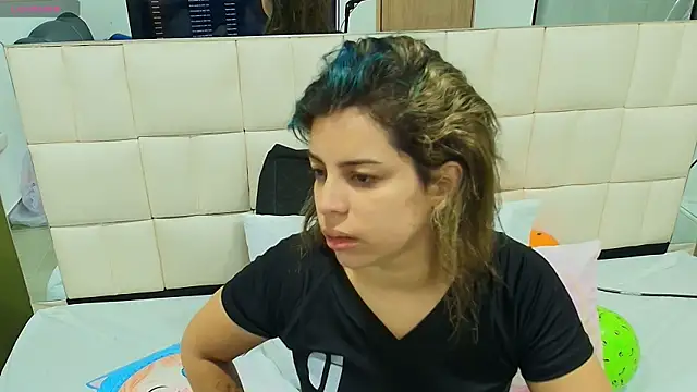 gisell gomez online show from October 27, 2025, 11:14 am