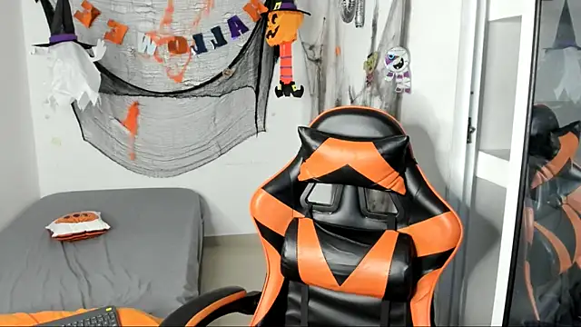 jhosep hamilton online show from October 24, 2025, 11:45 pm