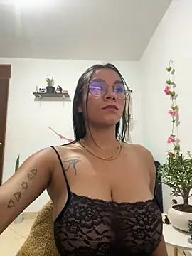 Zendaya11 online show from November 12, 2025, 5:08 am