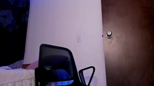 axel davis  online show from October 31, 2025, 12:55 am