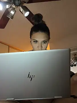 Chicagobabe online show from April 15, 2026, 6:42 am