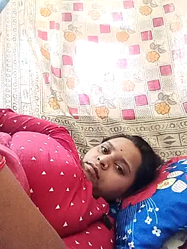 Snapshot of Hot_crety chatting on July 5, 2026, 5:14 am Hot crety online show from July 5, 2026, 5:14 am