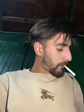 lyath3245 online show from April 10, 2026, 4:44 pm