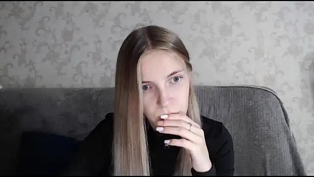 HitGyrl online show from October 7, 2025, 1:03 am