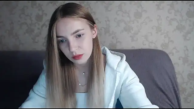 HitGyrl online show from November 9, 2025, 1:04 am