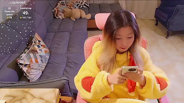 Snapshot of Deserve_E chatting on October 17, 2025, 1:03 pm Deserve E online show from October 17, 2025, 1:03 pm