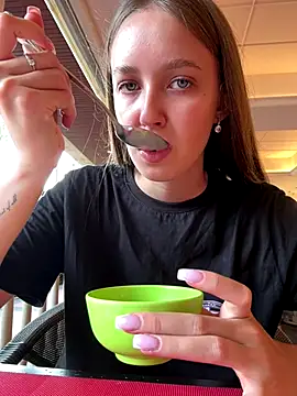 ElliRose online show from October 9, 2025, 12:52 am