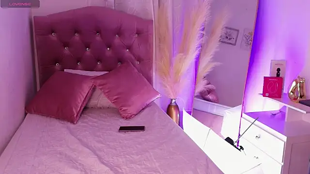 Snapshot of ZoeRuiiz chatting on October 26, 2025, 4:07 am ZoeRuiiz online show from October 26, 2025, 4:07 am