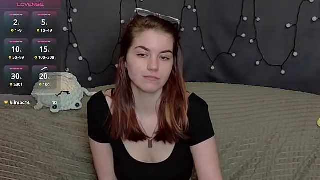 ElzaBlis online show from December 22, 2025, 4:59 pm