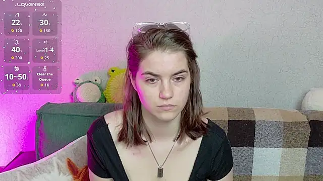 ElzaBlis online show from April 17, 2026, 1:25 pm