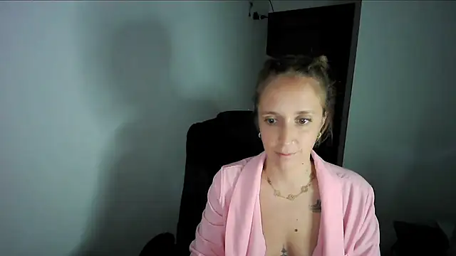 violetofsecret online show from September 12, 2025, 9:59 pm