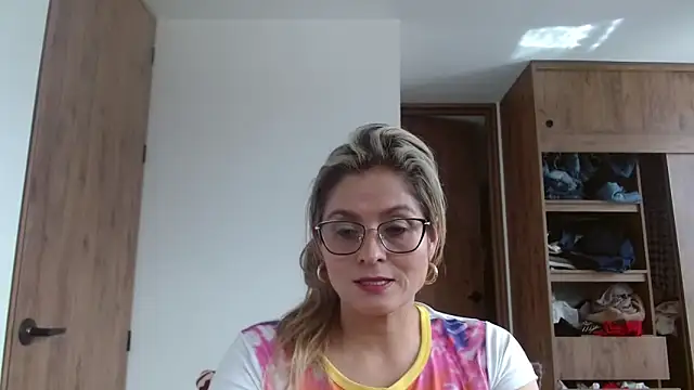 linda-mature43 online show from October 25, 2025, 5:30 pm