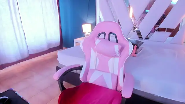 mia kinky1 online show from October 13, 2025, 6:19 pm