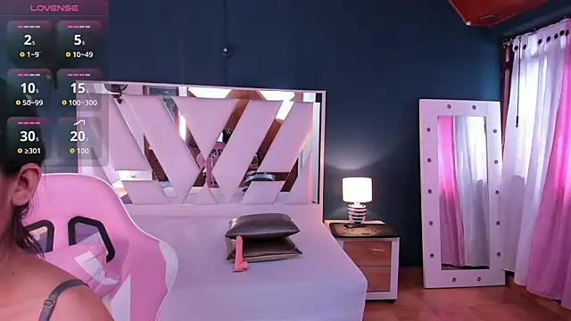 mia kinky1 online show from November 4, 2025, 6:18 pm