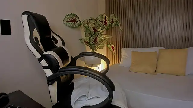 Snapshot of anagil_ chatting on November 10, 2025, 9:03 pm anagil online show from November 10, 2025, 9:03 pm