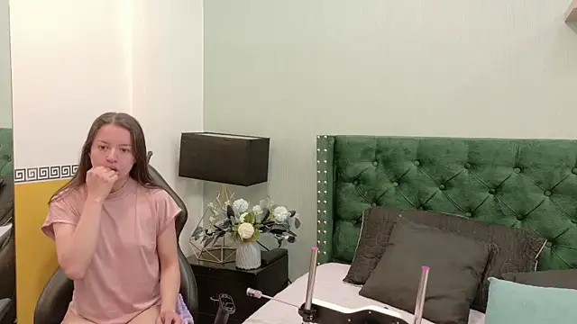 Snapshot of VioletaNova chatting on July 2, 2026, 12:22 pm VioletaNova online show from July 2, 2026, 12:22 pm