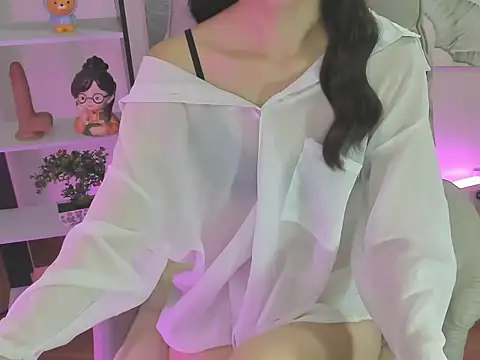 Mix-MiuMiu online show from October 4, 2025, 4:43 am