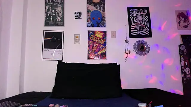 plutonbluemooon333 online show from October 2, 2025, 12:17 am