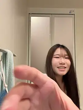  YUNOo0  online show from February 5, 2026, 1:05 pm