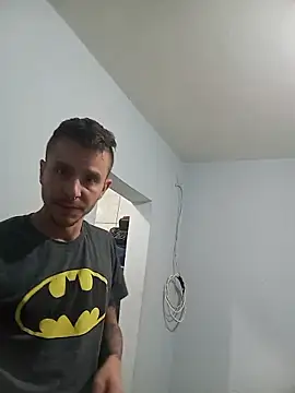 Snapshot of Guto-_- chatting on December 21, 2025, 4:47 pm Guto- - online show from December 21, 2025, 4:47 pm