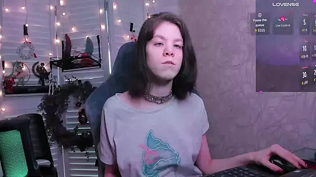 Snapshot of aestheticbeing chatting on February 25, 2026, 12:04 pm aestheticbeing online show from February 25, 2026, 12:04 pm