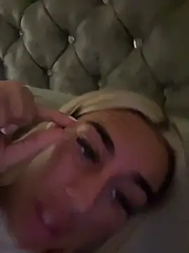 Snapshot of EllieMaeBaby chatting on September 17, 2025, 9:38 pm EllieMaeBaby online show from September 17, 2025, 9:38 pm