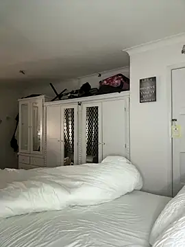 Snapshot of AroraAngel chatting on October 17, 2025, 12:47 am AroraAngel online show from October 17, 2025, 12:47 am