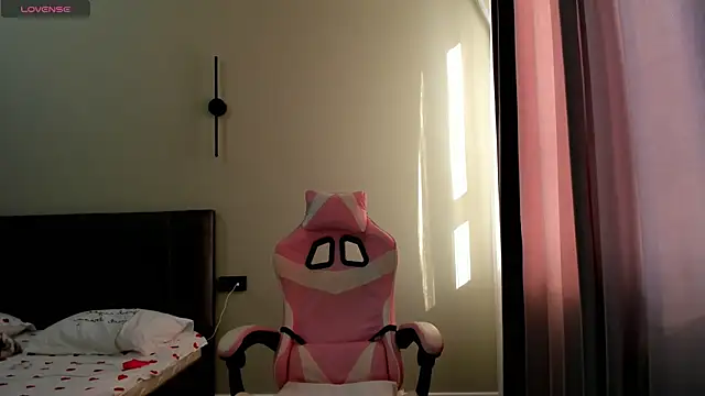 obokozu mai online show from October 14, 2025, 4:24 am