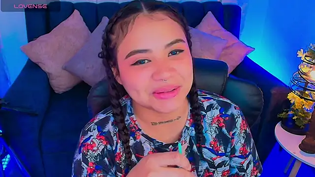 nicemiiaa7  online show from September 26, 2025, 3:10 am