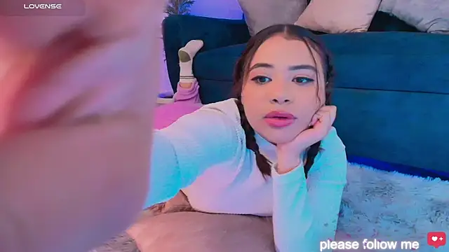 nicemiiaa7  online show from December 2, 2025, 9:25 am