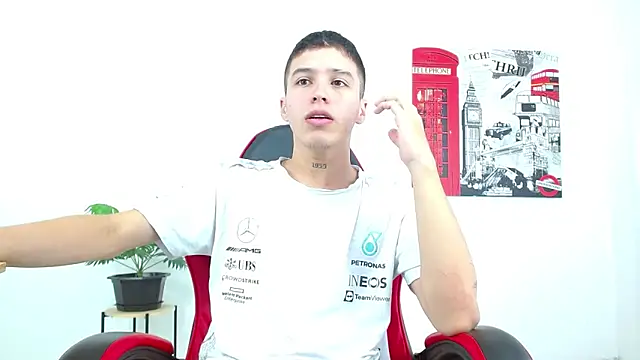 Snapshot of Cumandres18 chatting on October 11, 2025, 2:04 pm Cumandres18 online show from October 11, 2025, 2:04 pm