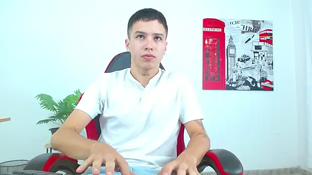 Snapshot of Cumandres18 chatting on October 29, 2025, 1:57 pm Cumandres18 online show from October 29, 2025, 1:57 pm