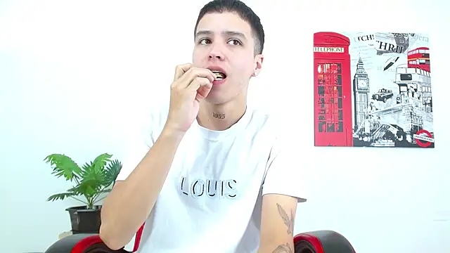 Snapshot of Cumandres18 chatting on November 7, 2025, 2:17 pm Cumandres18 online show from November 7, 2025, 2:17 pm