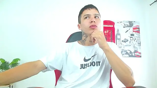 Cumandres18 online show from January 9, 2026, 2:53 pm