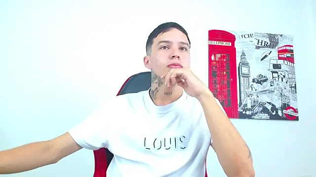 Cumandres18 online show from February 2, 2026, 3:11 pm