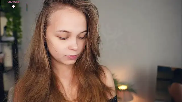 OdellaGillingham online show from November 5, 2025, 6:41 pm