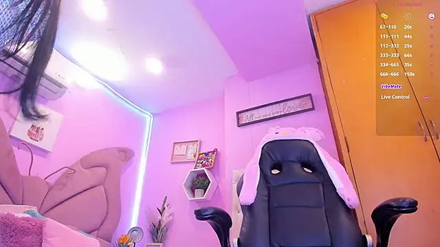 EmmaAnturin online show from October 9, 2025, 10:30 pm