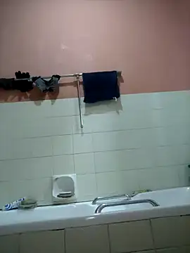 Kateera1 online show from October 17, 2025, 6:43 pm